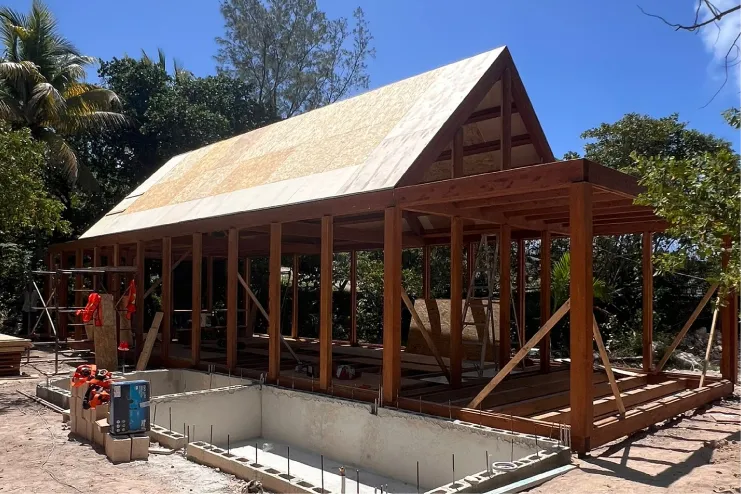 Cubierta e interiores